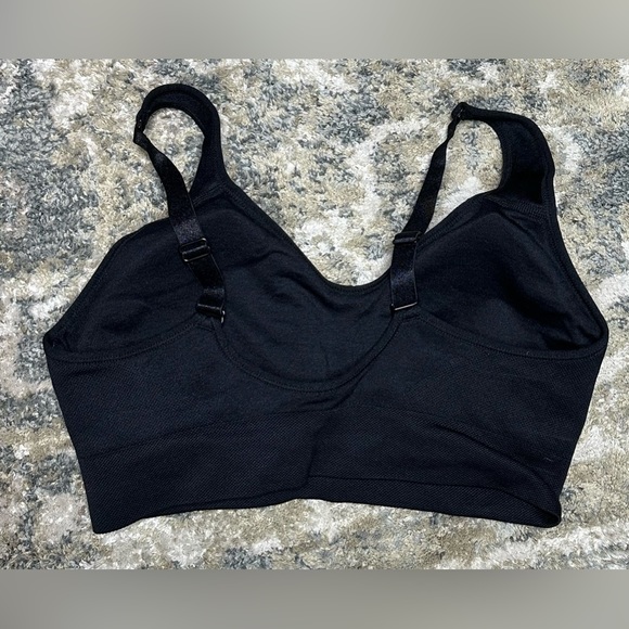 Puma performance black sports bra size M NWOT - Picture 2 of 5